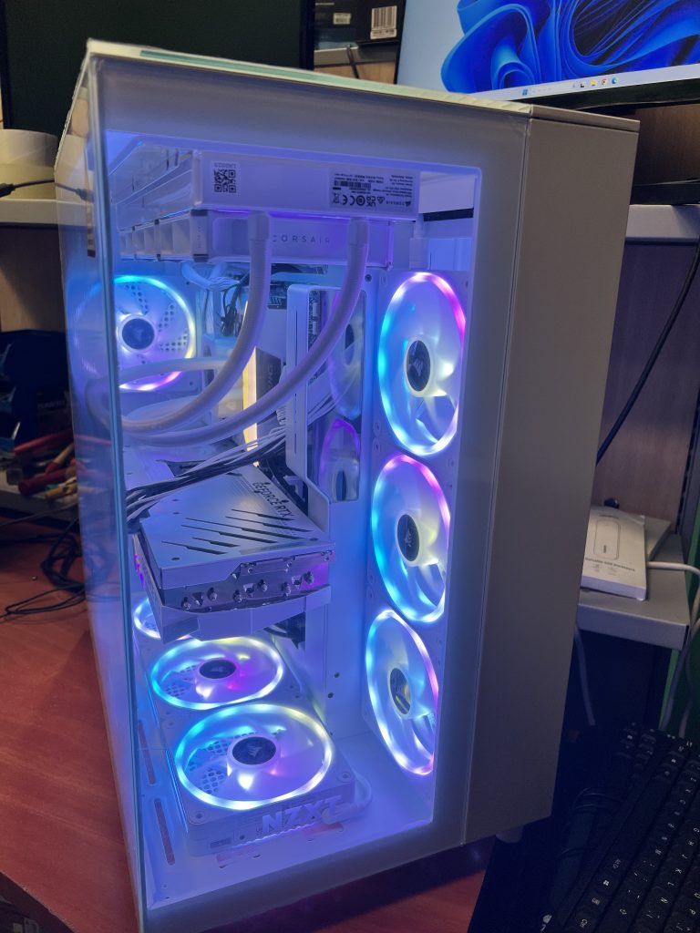 PC Gaming Blanco NZXT H9 Elite con refrigeración liquida