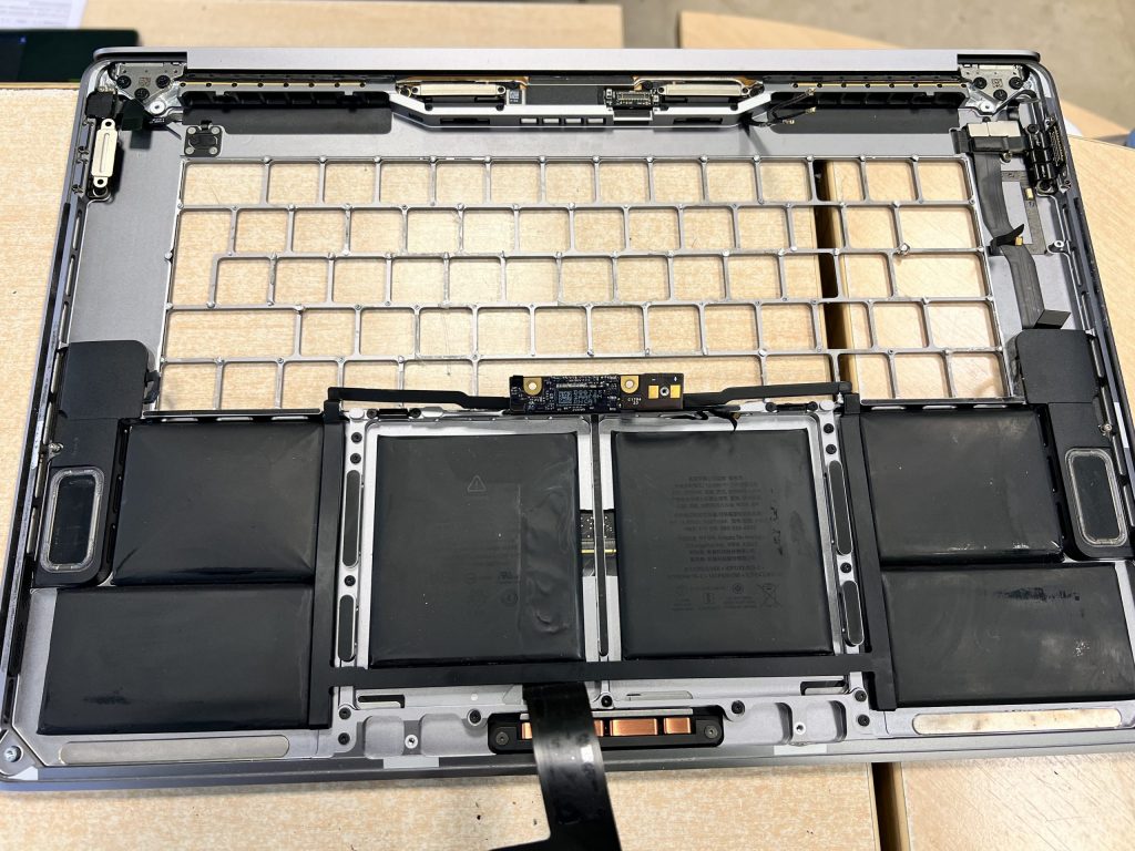 Cambio de teclado MacBook Pro 15" A1707