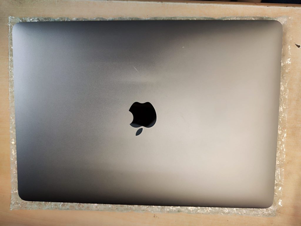 MacBook Air M1 A2337 cerrado