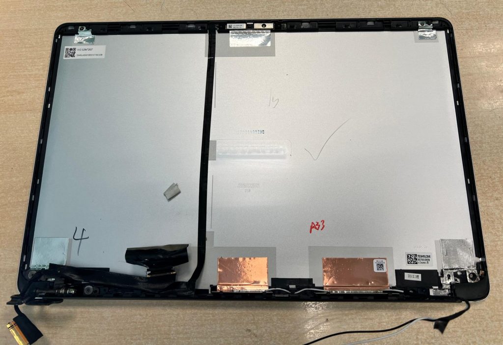 Reparación und Cambio de bisagra de un Huawei Matebook D MRC-W00
