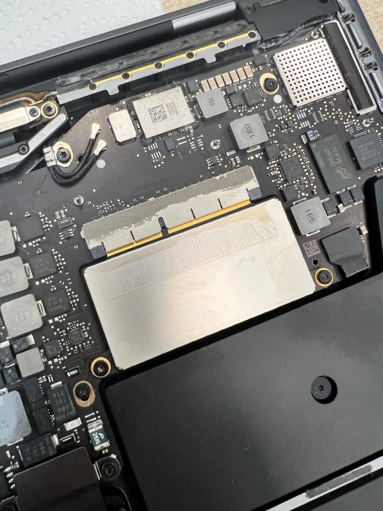 Disco duro roto en Apple Macbook Pro A1708