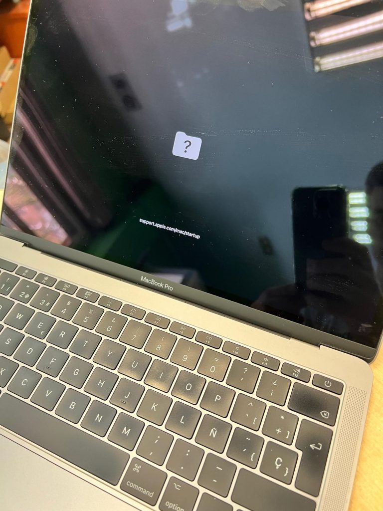 Disco duro roto en Apple Macbook Pro A1708
