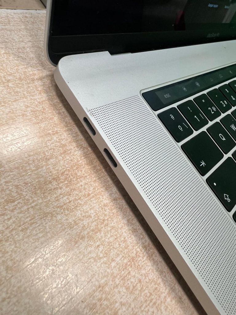 Apple Macbook Pro A1990