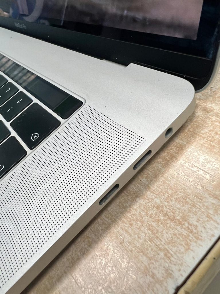Reparación de corto en placa base de un Apple Macbook Pro