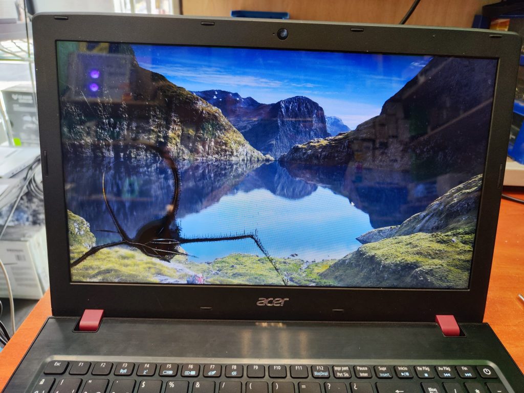 Cambio de pantalla Acer Apire E5 15,6" Pulgadas