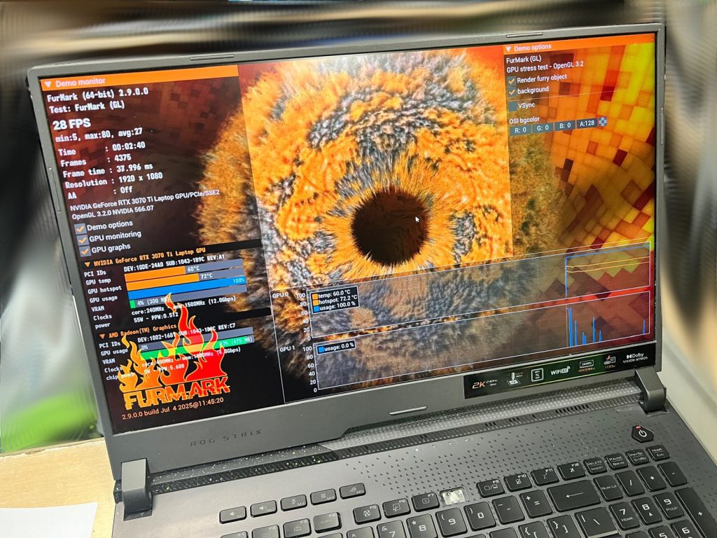 Prueba de estrés FurMark en Asus ROG G713R mostrando temperaturas estables tras la reparación.