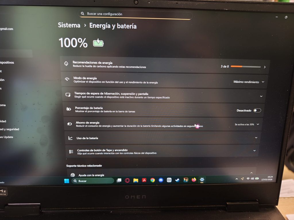 Panel de configuración de Windows mostrando la nueva batería al 100% de carga y funcionando