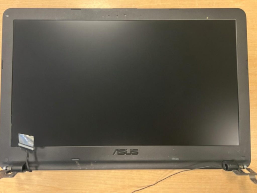 Módulo de pantalla superior extraído del chasis principal de la laptop Asus.