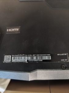 Etiqueta de especificaciones del MSI Katana GF76 11UC con número de serie y fecha de fabricación.