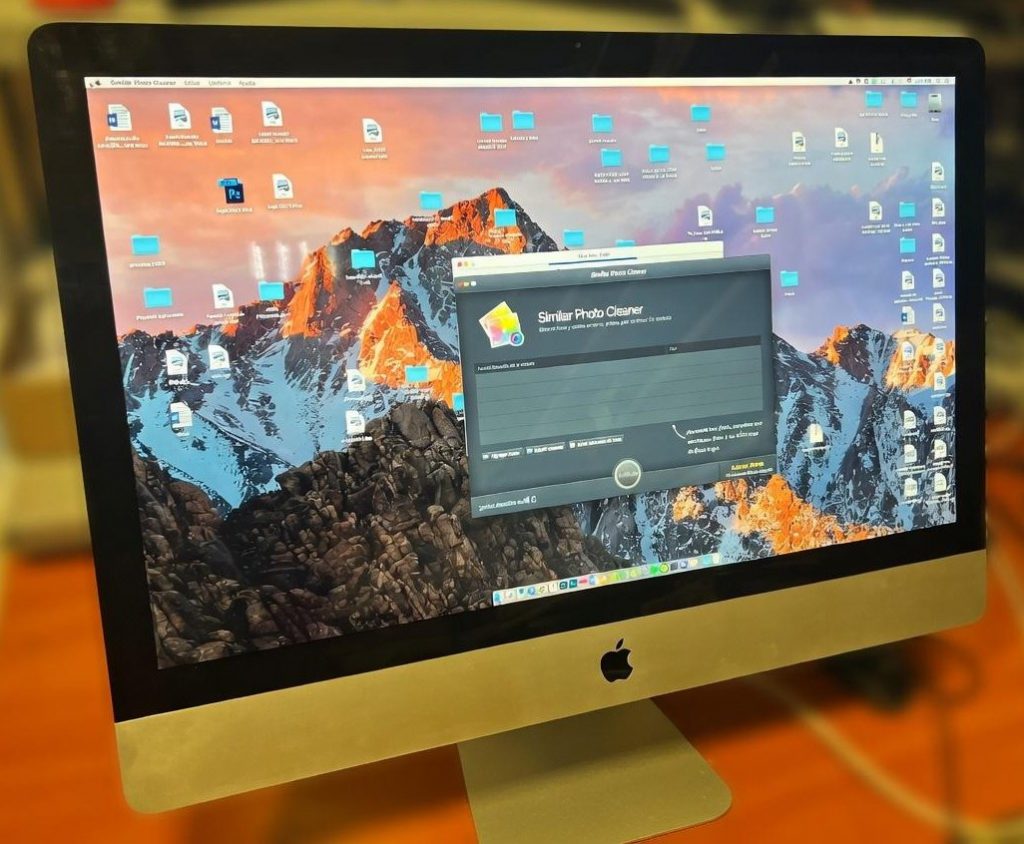 iMac de 27 pulgadas modelo A1312 encendido y funcionando correctamente tras la reparación exitosa de su tarjeta gráfica