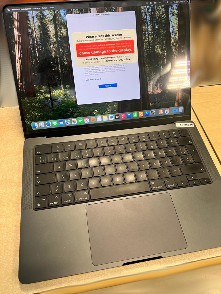 MacBook Pro reparada con éxito mostrando el sistema operativo funcionando perfectamente.