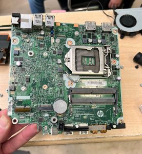 Nueva placa base HP Scorpius Rev A fuera del chasis lista para instalación.
