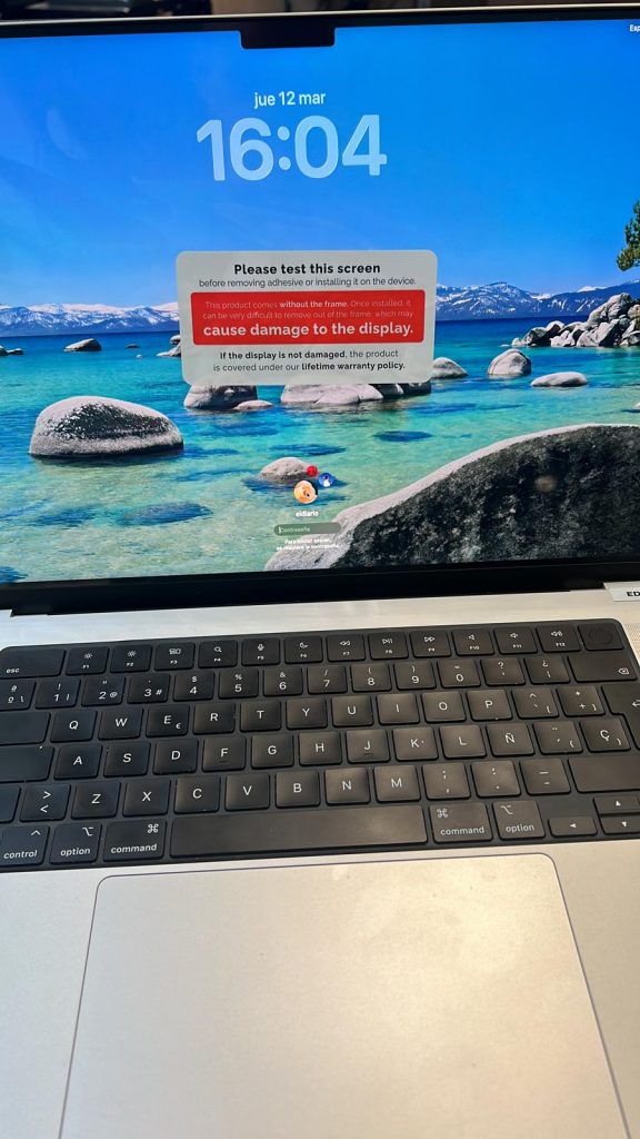 Prueba de funcionamiento y colores de la nueva pantalla instalada en el equipo.