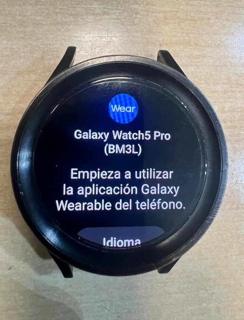 Pantalla de inicio del Galaxy Watch 5 Pro funcionando correctamente tras el servicio.