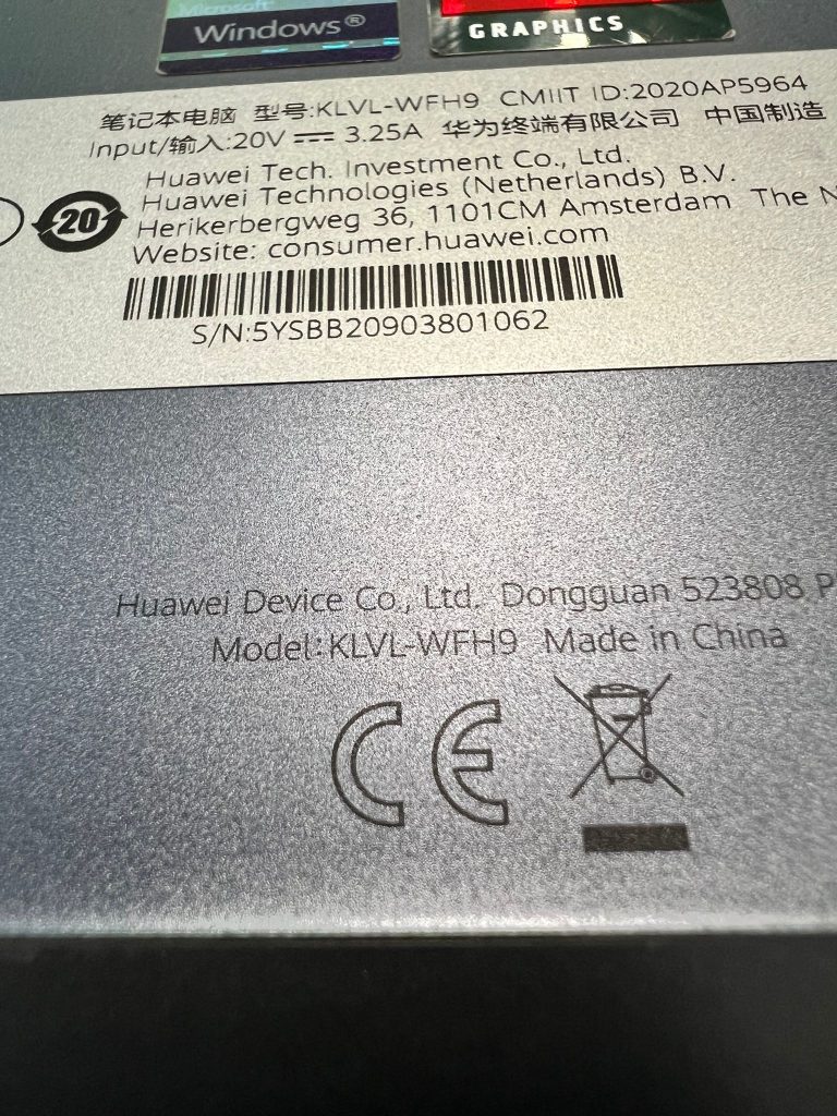 Etiqueta de información técnica y número de serie del modelo Huawei KLVL-WFH9