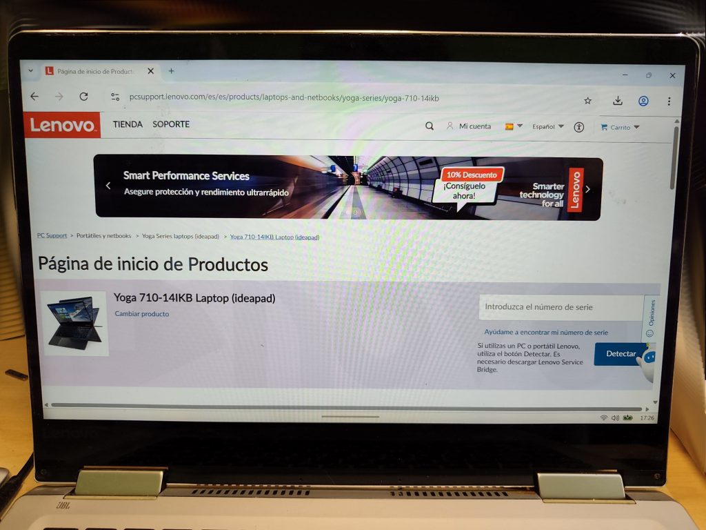 Pantalla de soporte oficial Lenovo mostrando el modelo Yoga 710-14IKB para validación de repuestos.