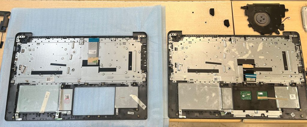 Proceso de transferencia de placa base y componentes al nuevo palmrest de Lenovo.