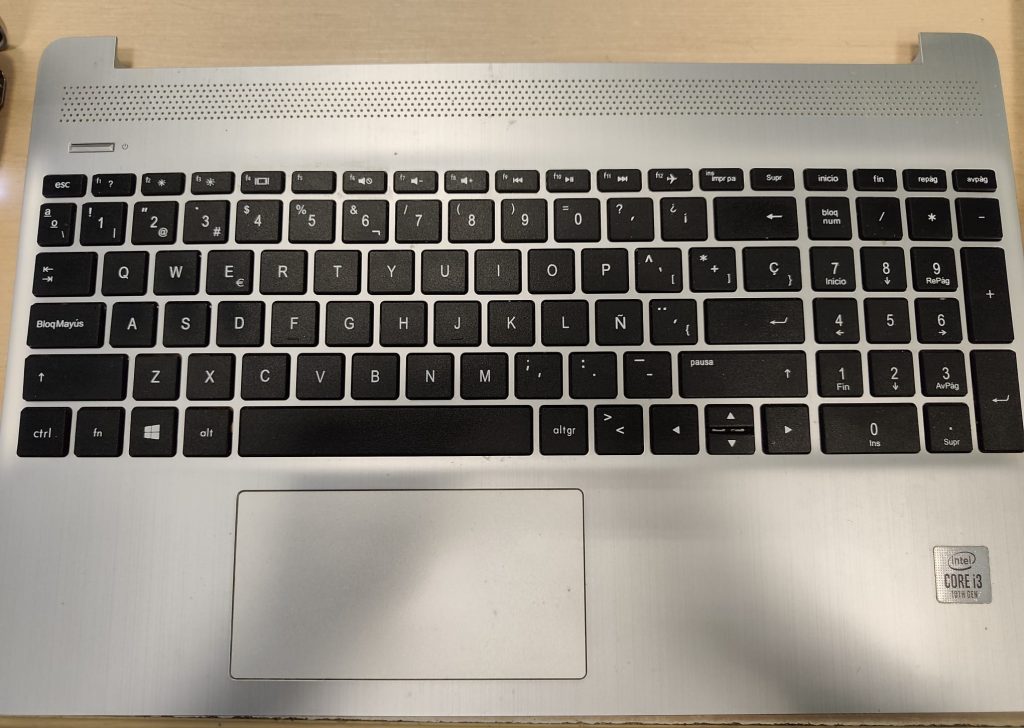 Repuesto nuevo de carcasa superior (palmrest) con teclado integrado para HP 15s.