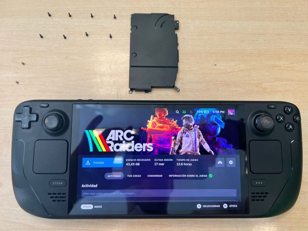 Steam Deck encendida mostrando la biblioteca de juegos tras la restauración de BIOS.