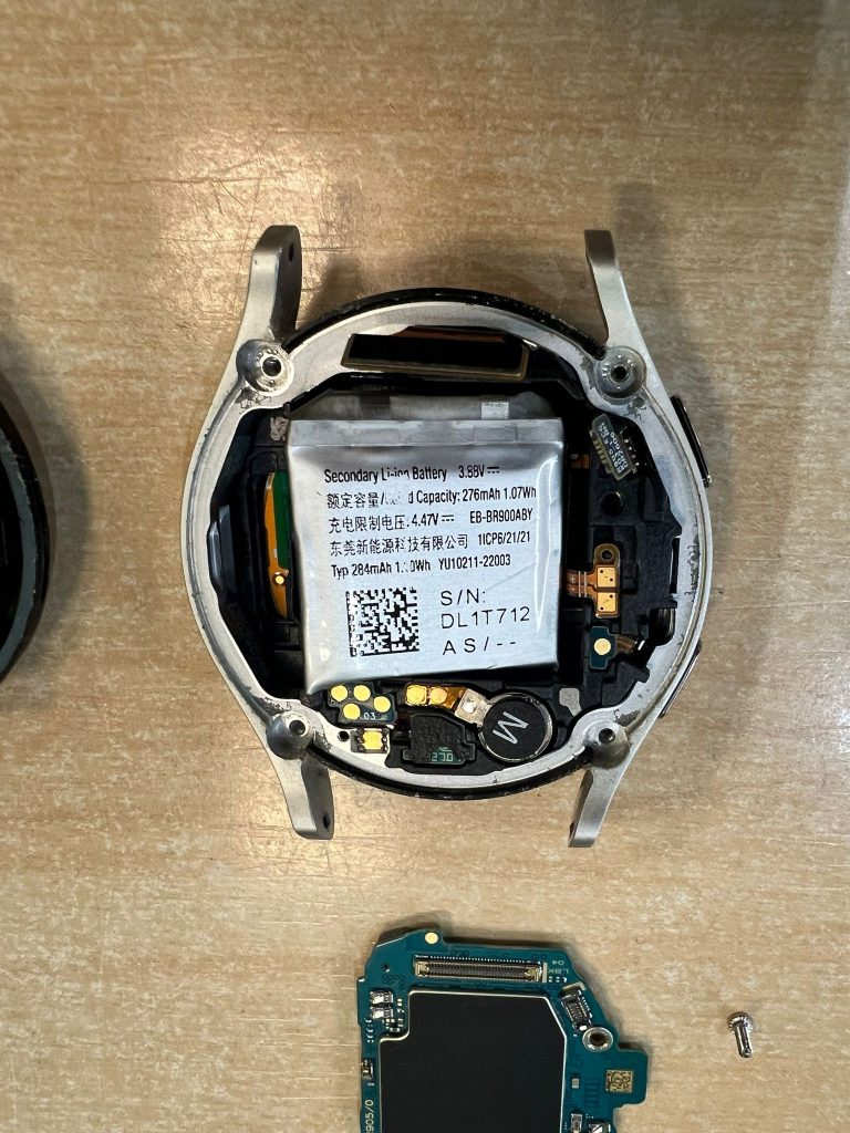 Detalle de la batería secundaria de Li-ion para Samsung Watch 5 modelo EB-BR900ABY de 276mAh.