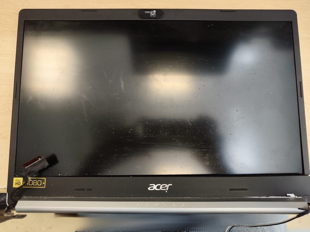 Módulo de pantalla separado del cuerpo de la laptop Acer Aspire 5.