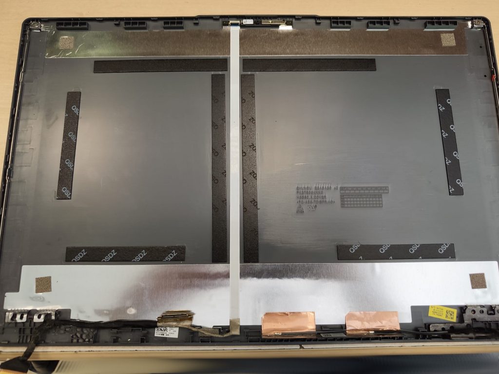 Repuesto nuevo de la tapa trasera (LCD Back Cover) para Lenovo IdeaPad 3.
