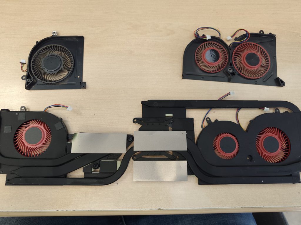 Ventiladores nuevos de CPU y GPU comparados con el sistema original.