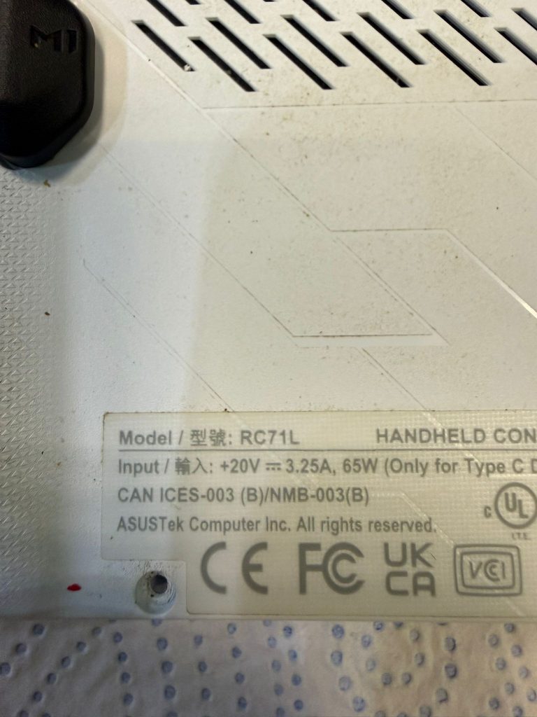Etiqueta técnica confirmando el modelo RC71L y especificaciones de energía.
