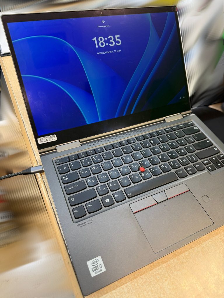 Escritorio de Windows 11 operativo y táctil verificado tras la reparación exitosa.