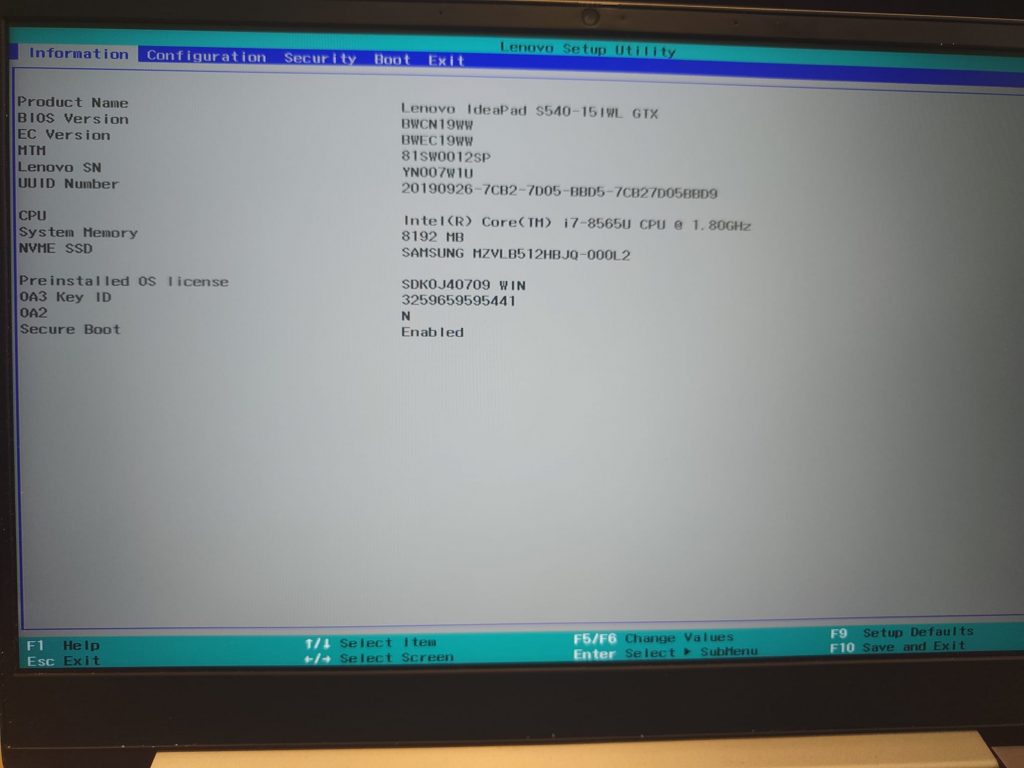 Pantalla de configuración BIOS (Lenovo Setup Utility) mostrando especificaciones de CPU i7 y SSD NVMe.
