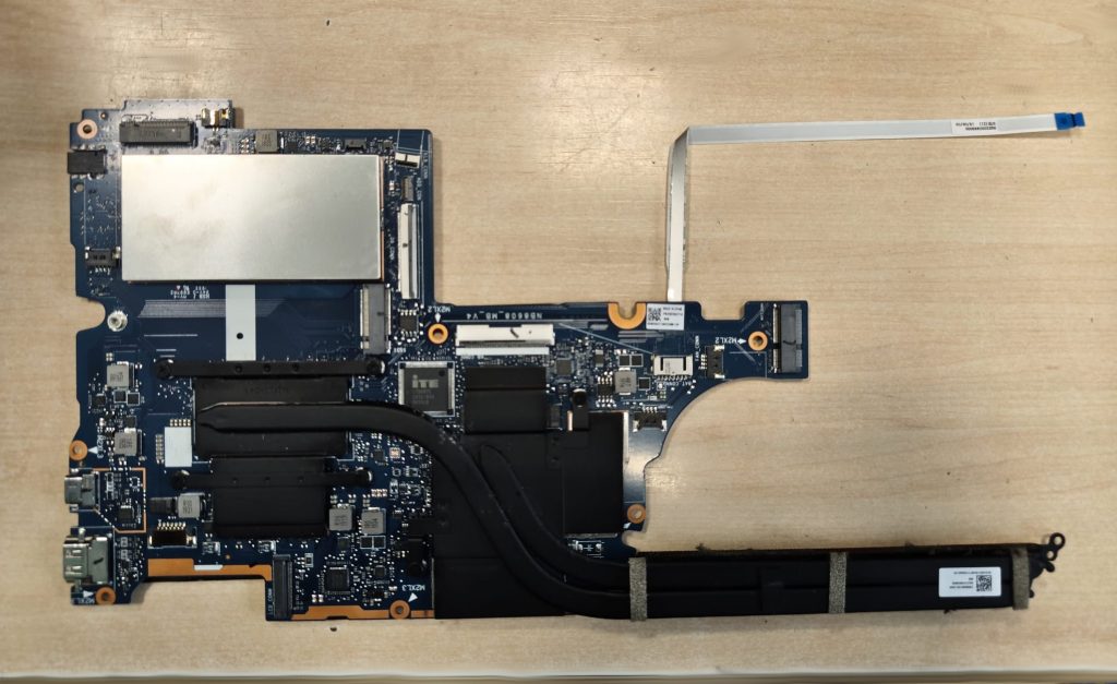 Placa base (motherboard) de Lenovo IdeaPad S540-15IWL GTX desmontada y lista para reemplazo.