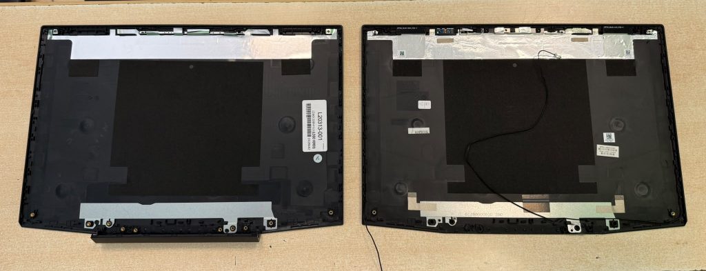 Comparativa entre la carcasa trasera dañada y el repuesto nuevo para HP Pavilion 15-cx.