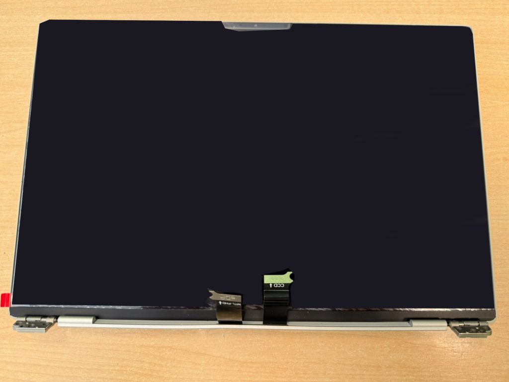 Cara frontal del ensamble de pantalla nuevo listo para ser instalado.
