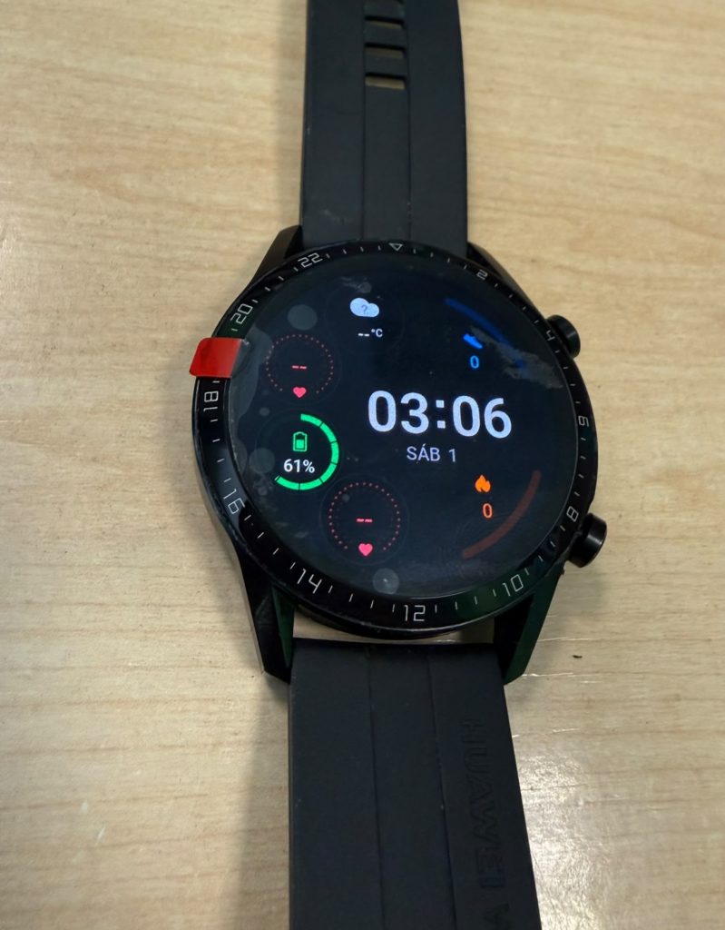 Reloj Huawei Watch GT 2 encendido y funcionando correctamente tras el cambio de pantalla.