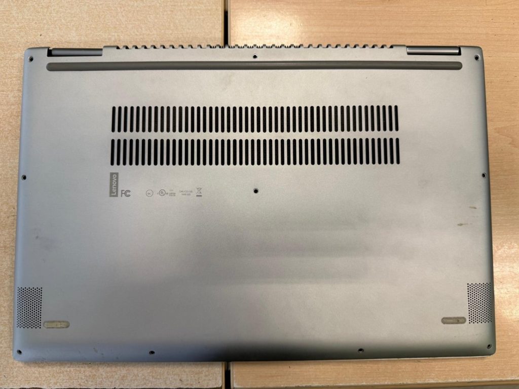 Tapa inferior (bottom case) del modelo Lenovo Yoga 720-15IKB.