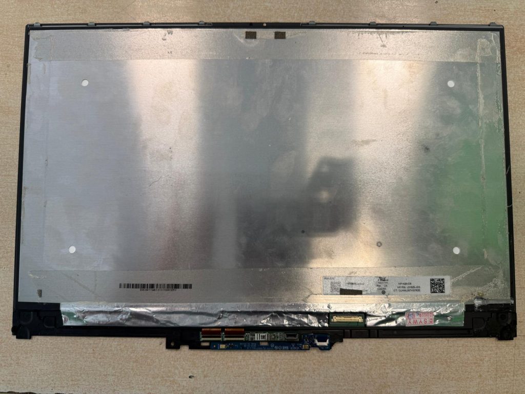 Parte trasera del panel LCD del Lenovo Yoga 720 tras retirar el cover.
